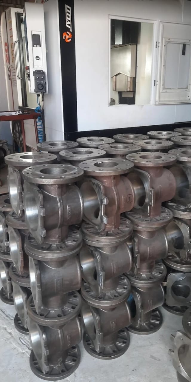 CNC milling center creating complex industrial components with multi-axis capabilities